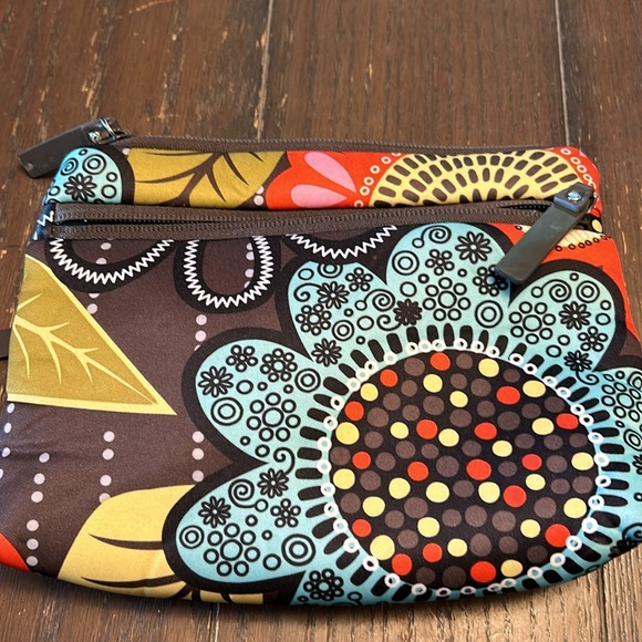 Vera Bradley Neoprene cosmetic bag. - Picture 6 of 6